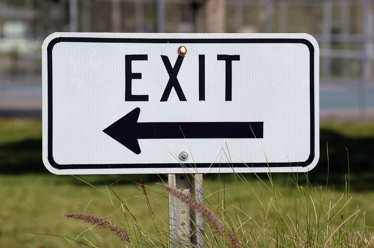 exit sign, sign, laptop wallpaper, direction, arrow, cool backgrounds, information, white, symbol, beautiful wallpaper, road, way, safety, warning, free wallpaper, wallpaper hd, route, full hd wallpaper, directional, wallpaper 4k, highway, mac wallpaper, safe, guidance, free background, street, desktop backgrounds, windows wallpaper, 4k wallpaper, hd wallpaper, 4k wallpaper 1920x1080, background. 7 Factors US Campuses Weigh When Choosing a Sign Shop for Wayfinding